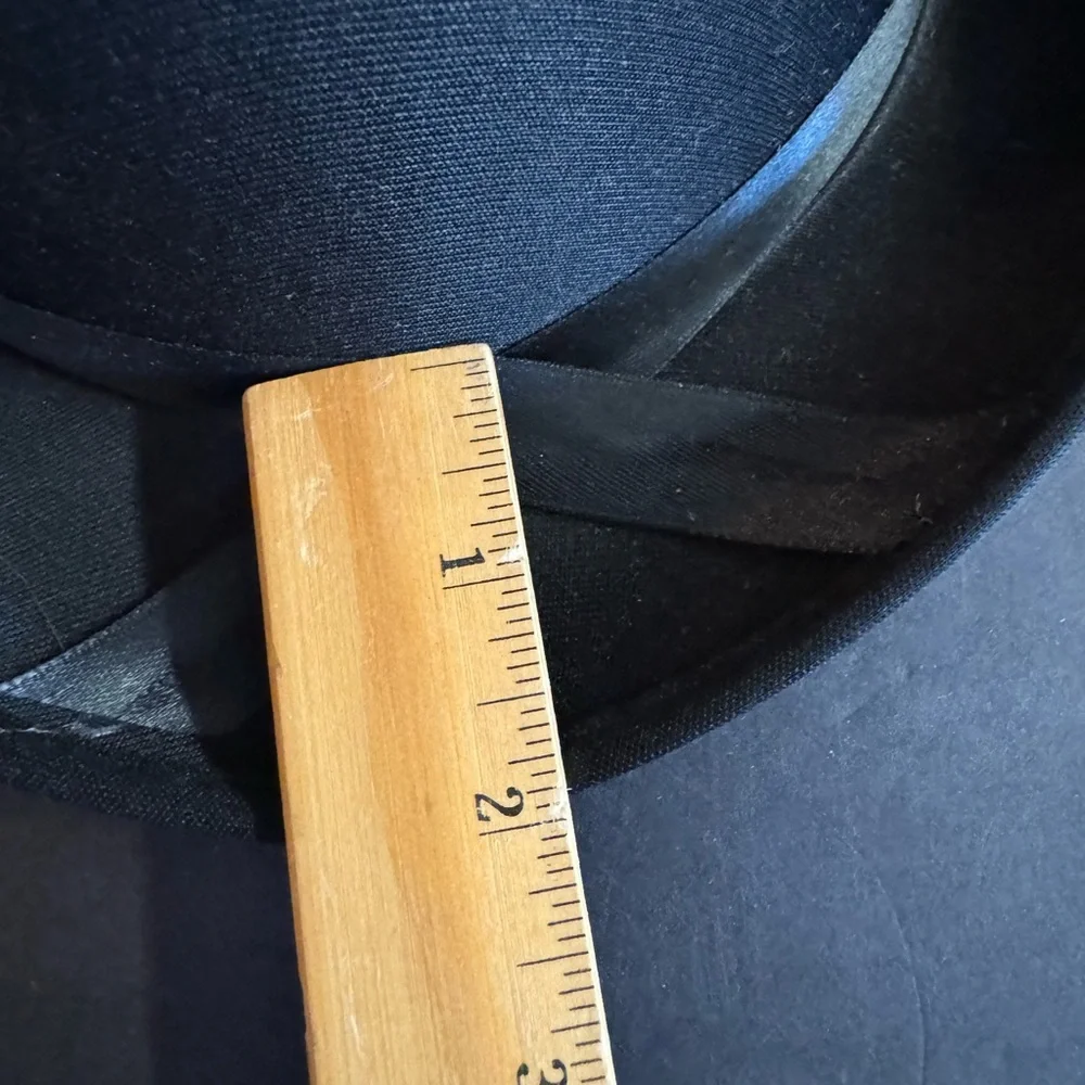Vintage satin top hat with black ribbon band.Measurements in listing photo - Picture 8 of 9
